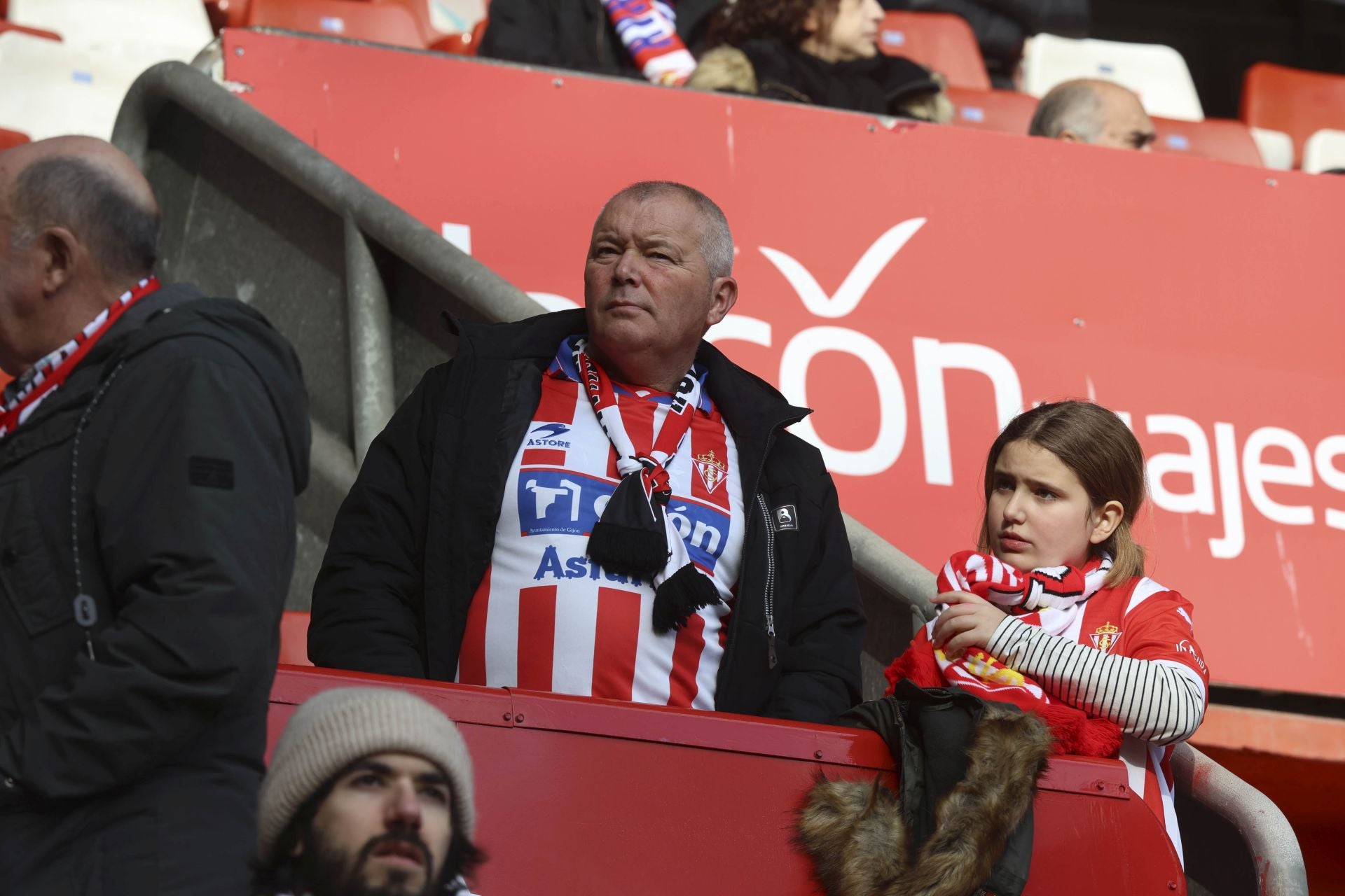 ¿Estuviste en el Sporting de Gijón - Burgos? ¡Búscate en las gradas de El Molinón!