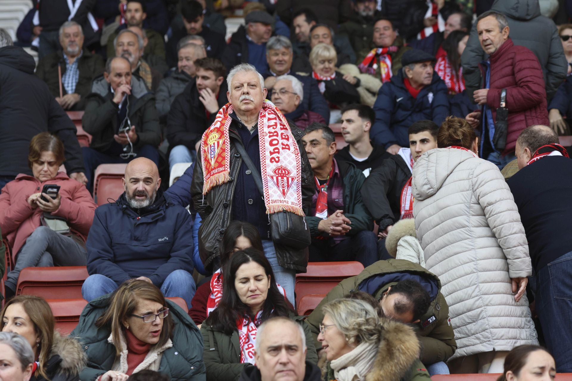 ¿Estuviste en el Sporting de Gijón - Burgos? ¡Búscate en las gradas de El Molinón!