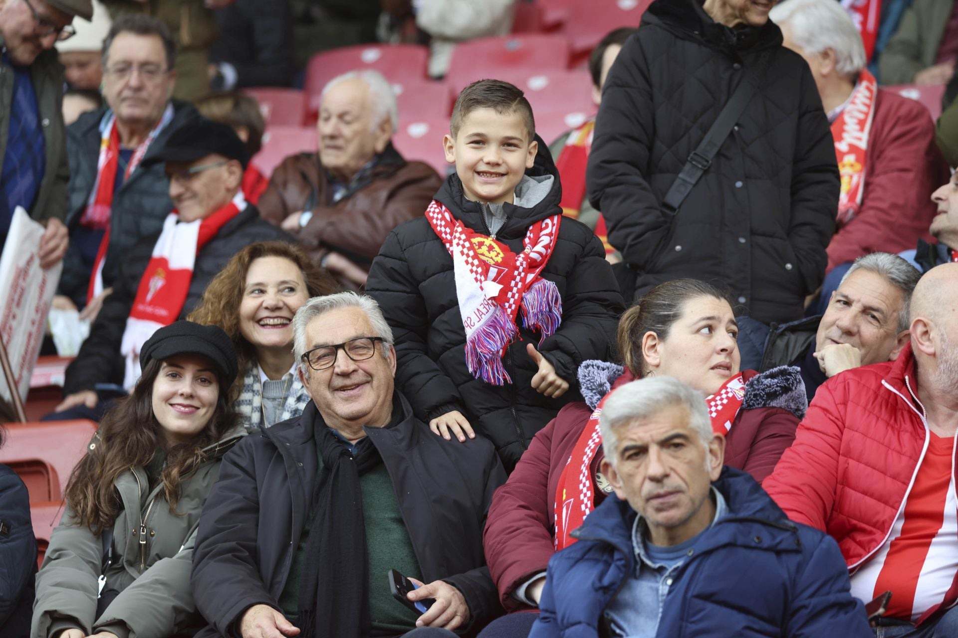 ¿Estuviste en el Sporting de Gijón - Burgos? ¡Búscate en las gradas de El Molinón!