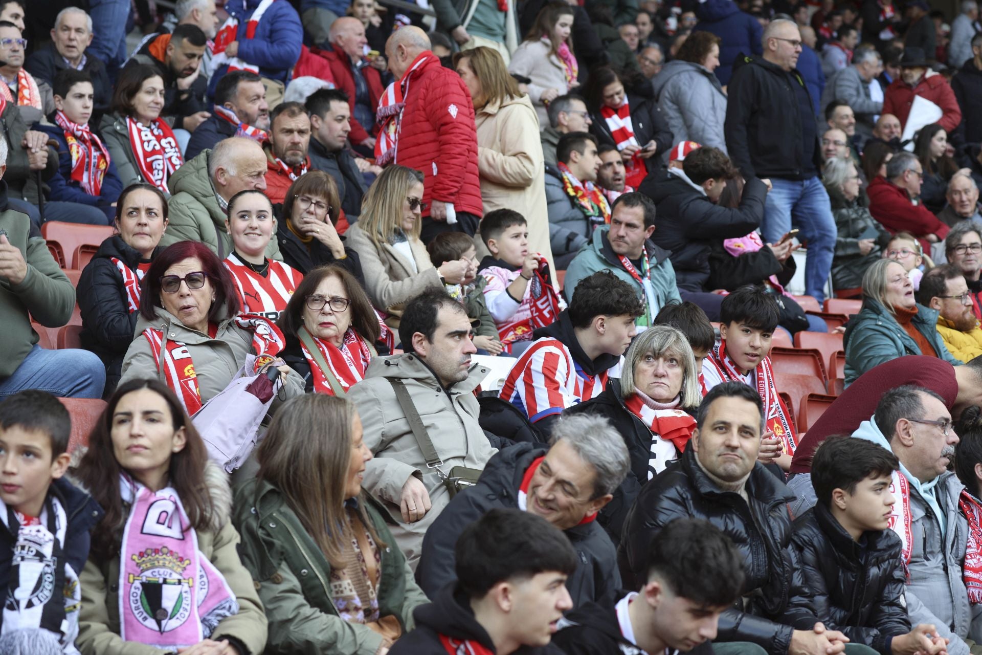 ¿Estuviste en el Sporting de Gijón - Burgos? ¡Búscate en las gradas de El Molinón!