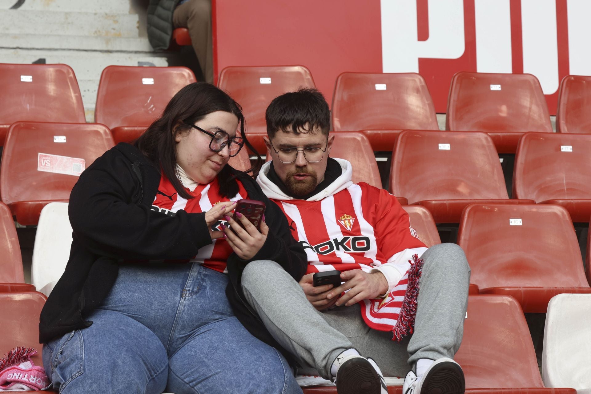 ¿Estuviste en el Sporting de Gijón - Burgos? ¡Búscate en las gradas de El Molinón!