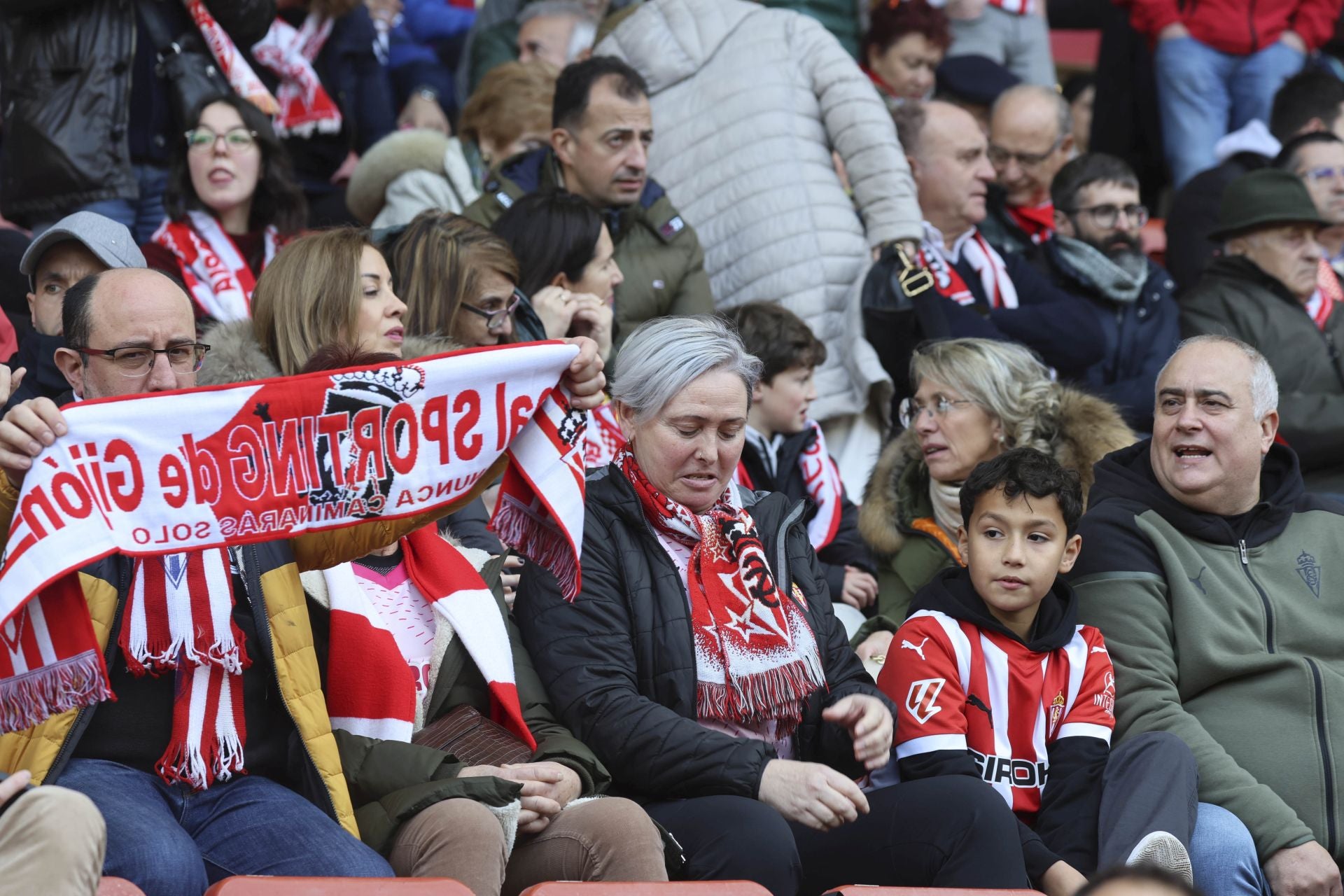 ¿Estuviste en el Sporting de Gijón - Burgos? ¡Búscate en las gradas de El Molinón!