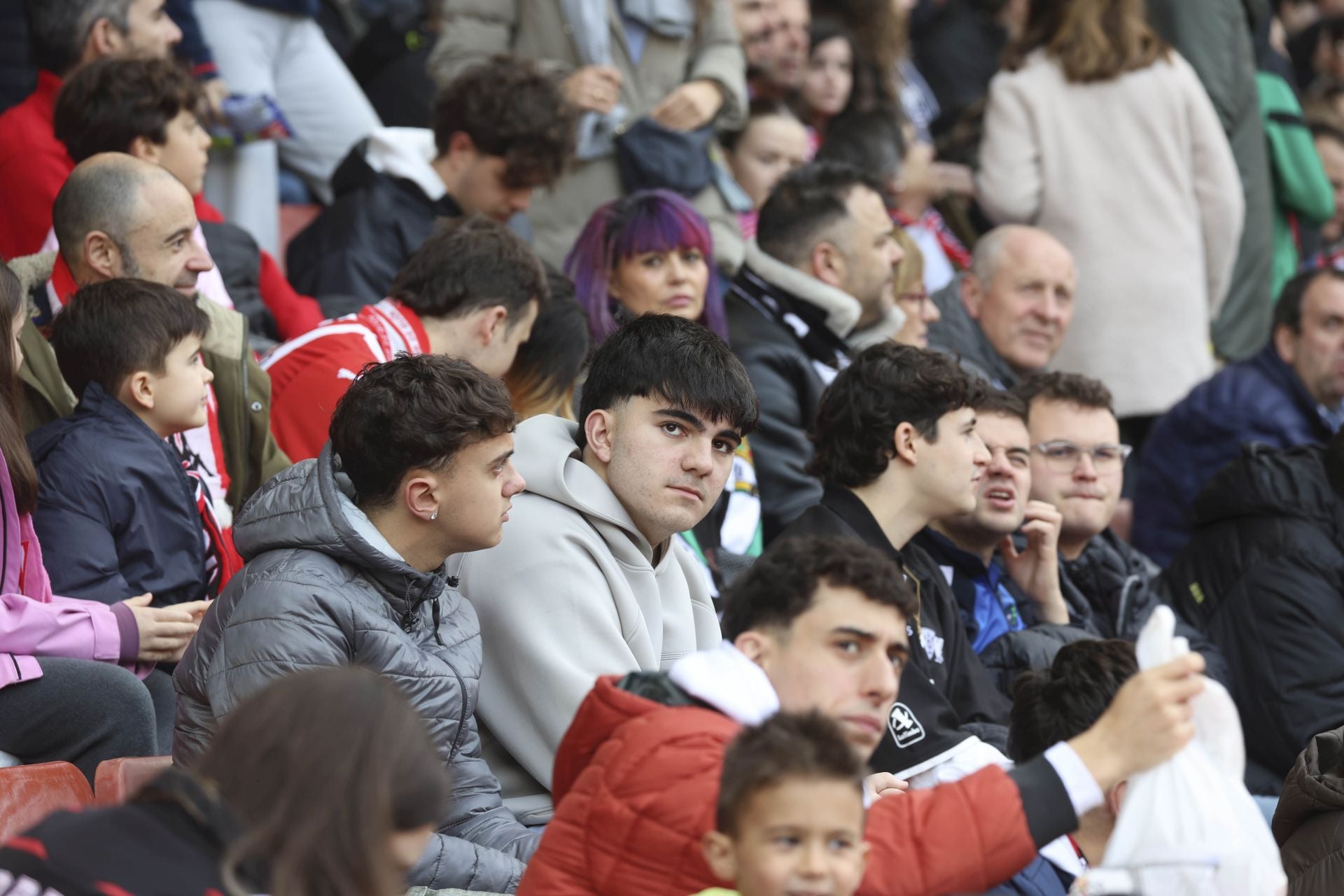 ¿Estuviste en el Sporting de Gijón - Burgos? ¡Búscate en las gradas de El Molinón!