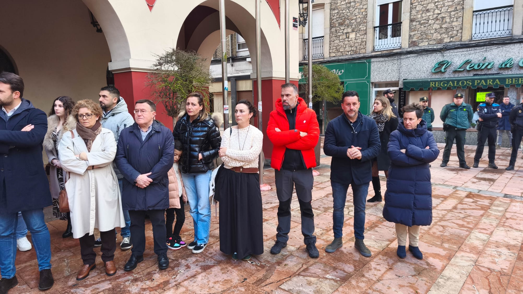 Multitudinaria manifestación en Langreo en repulsa por el asesinato machista