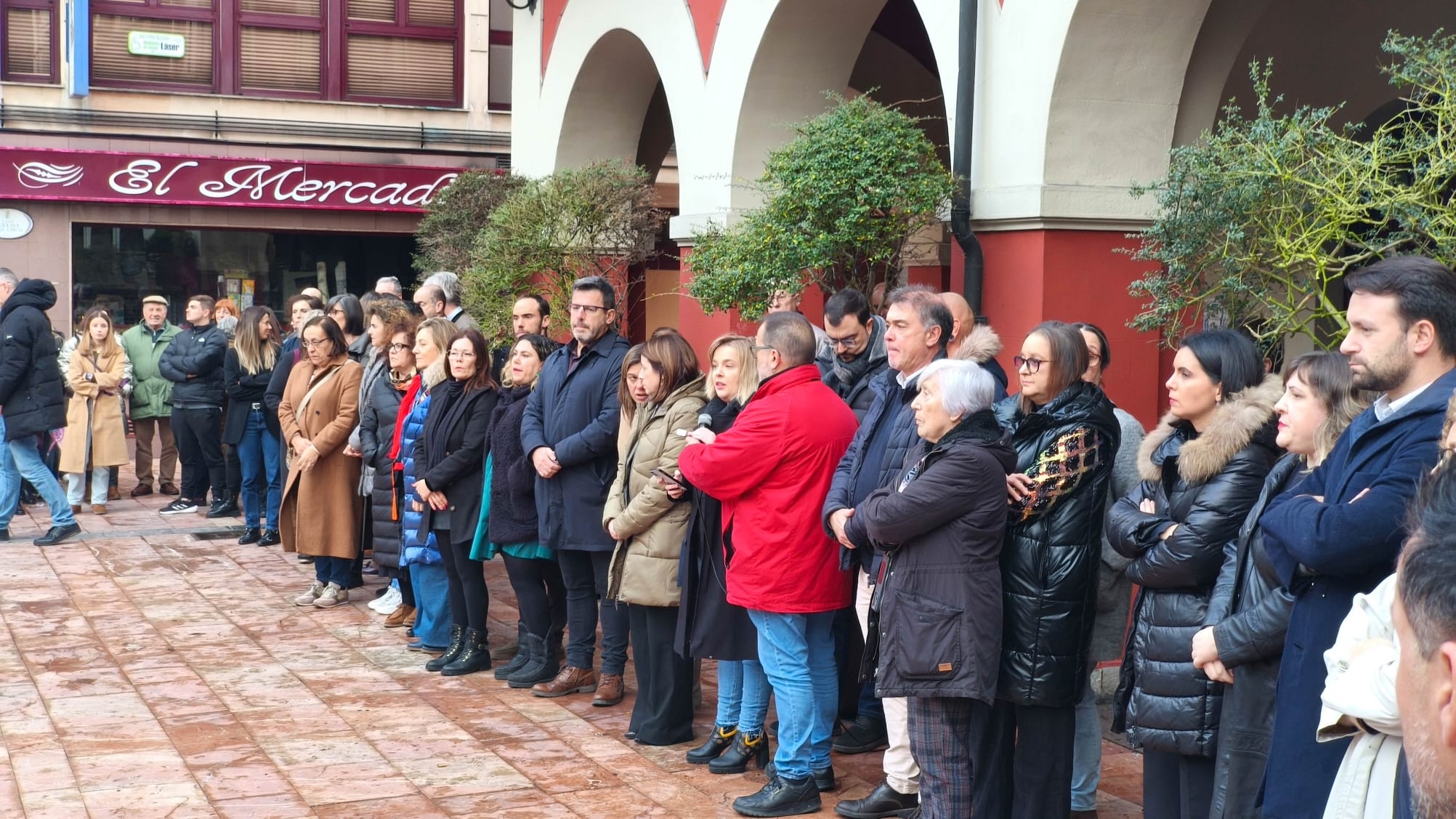 Multitudinaria manifestación en Langreo en repulsa por el asesinato machista