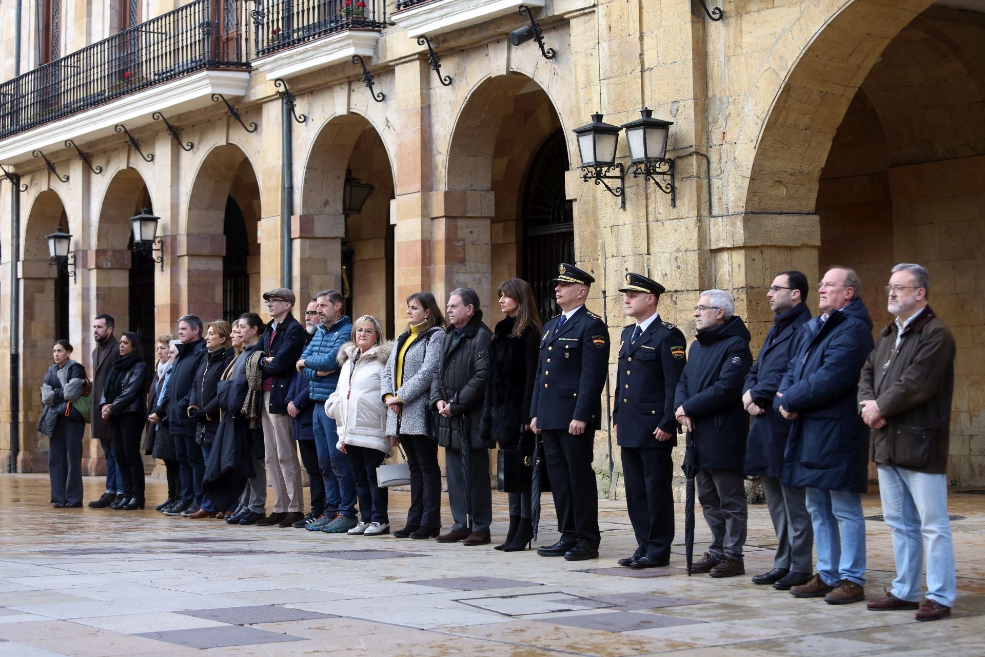 Multitudinaria manifestación en Langreo en repulsa por el asesinato machista