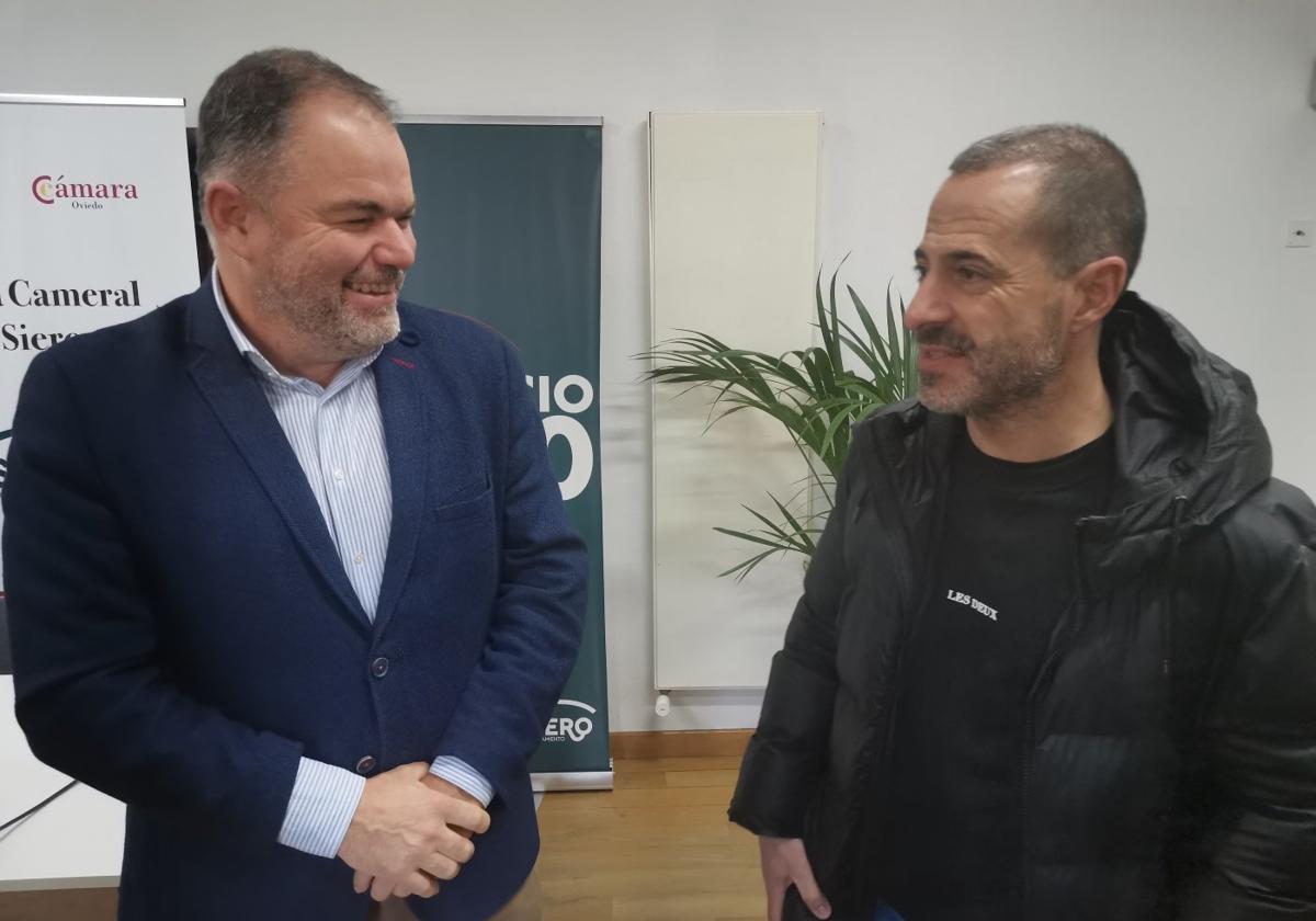 El presidente de la Cámara de Comercio de Oviedo, Carlos Paniceres, y el alcalde de Siero, Ángel García.