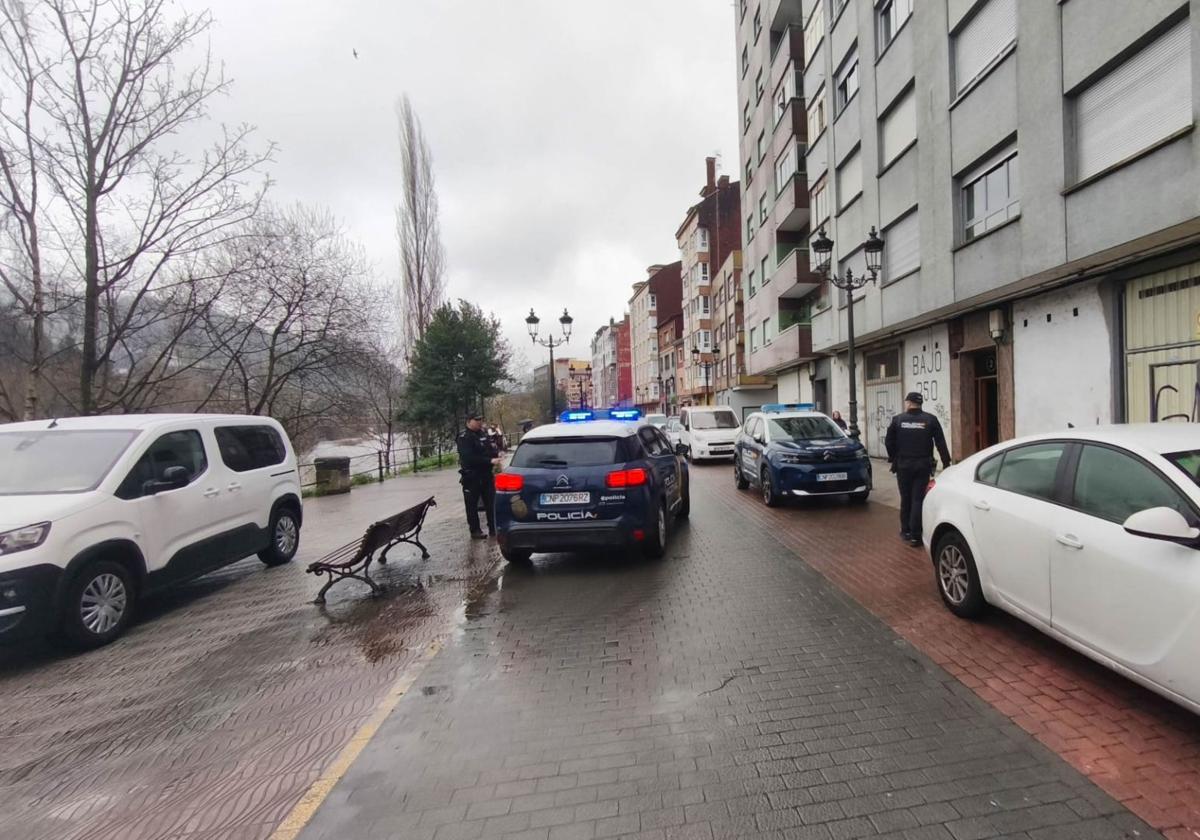 La Policía, en el domicilio que compartían Francisco F. y Karilenia.