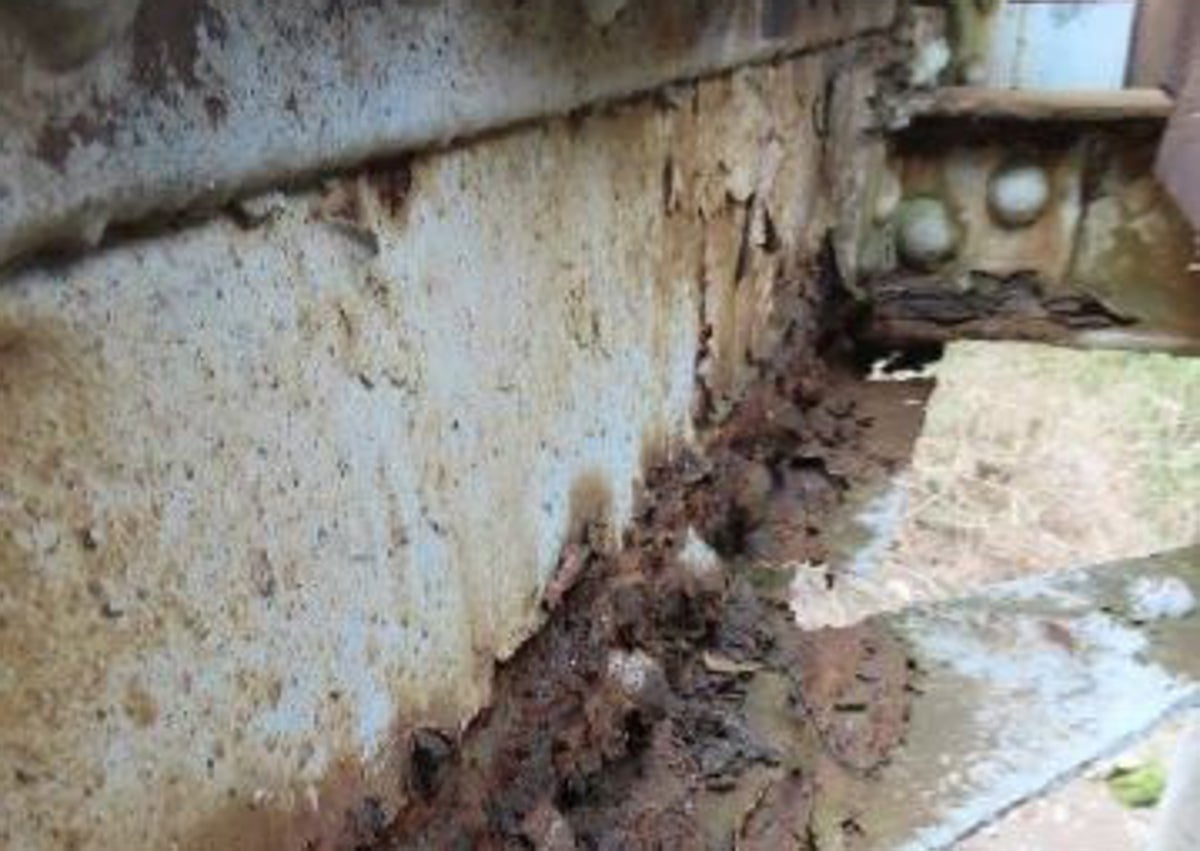 Imagen secundaria 1 - Diversos deterioros localizados en la estructura del puente.