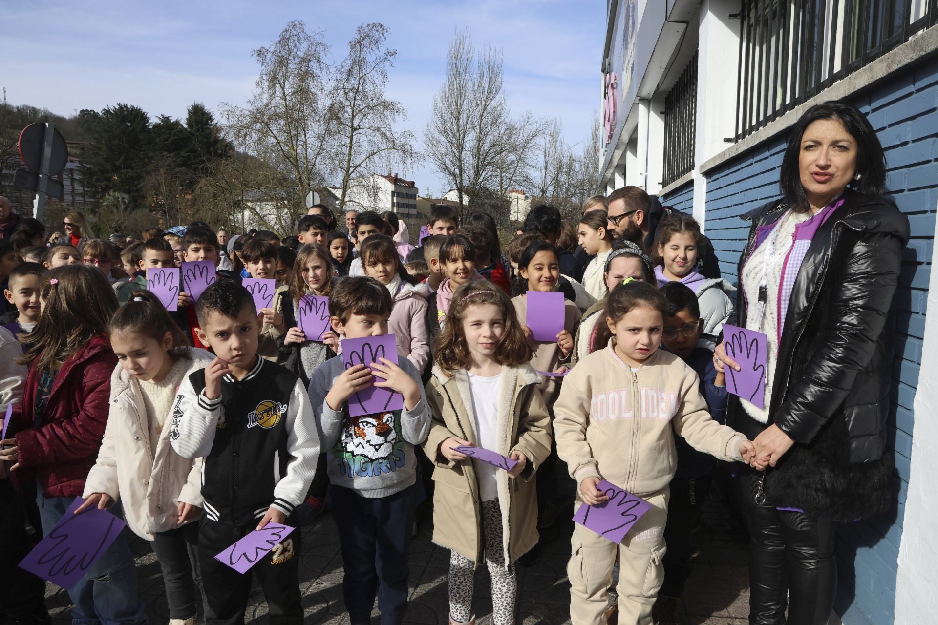 Clamor entre los niños de Langreo contra el crimen de Karilenia