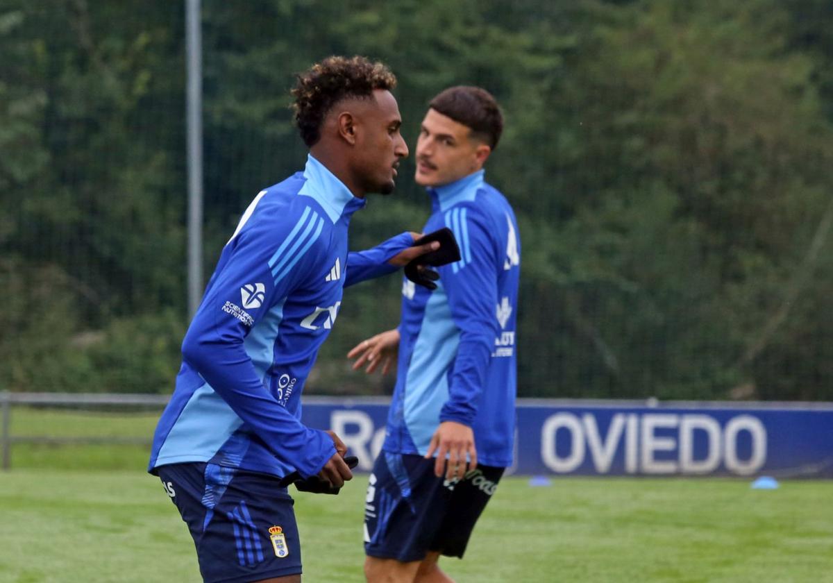 Hassan y Seoane, en un entrenamiento del Real Oviedo.