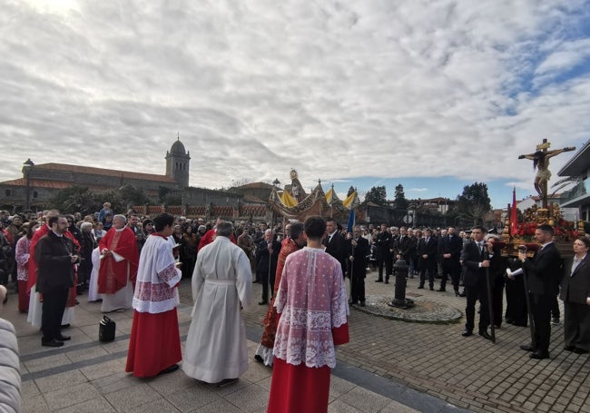 Ceremonia de la bendición de la mar junto a la playa