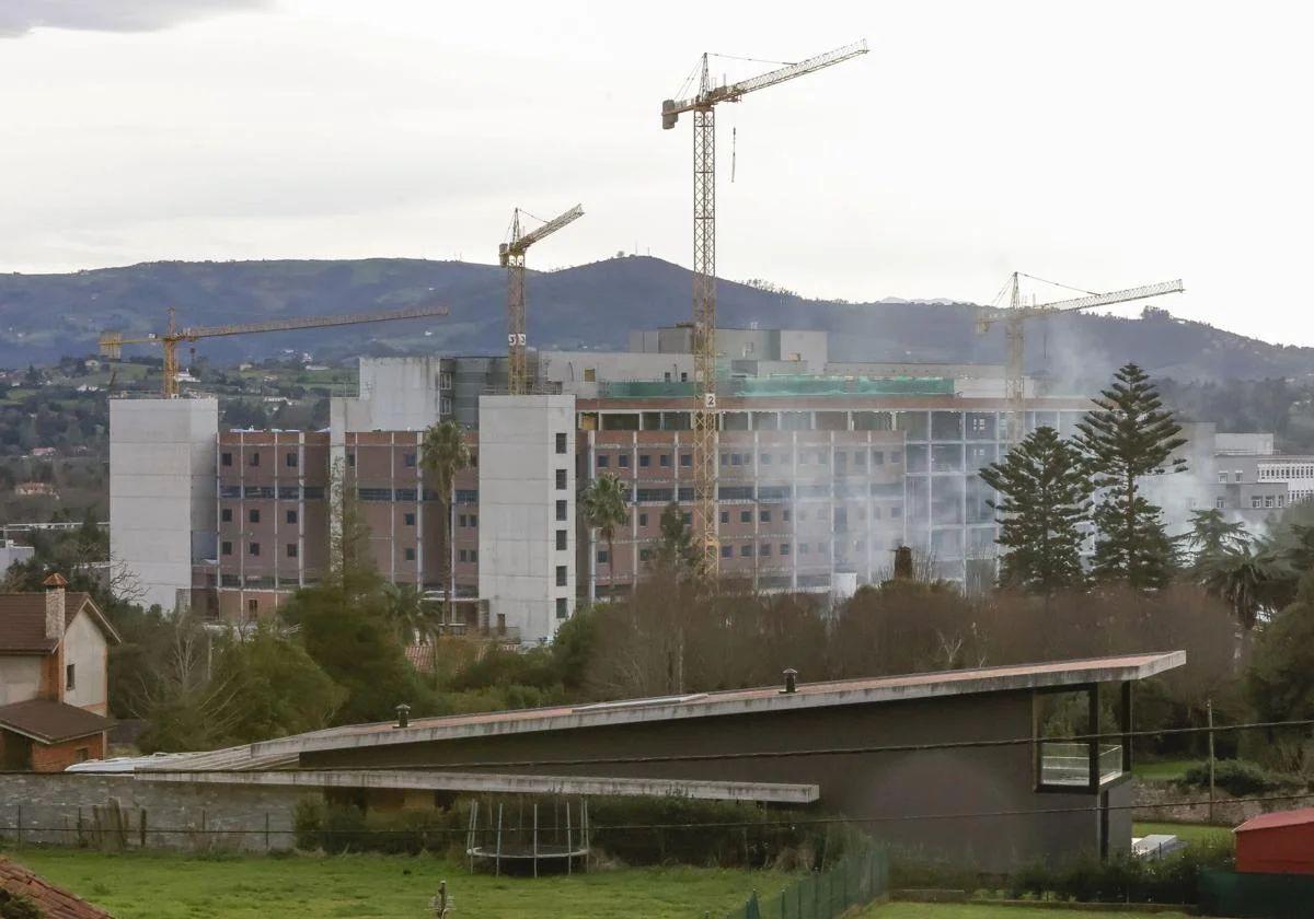 Estado que presenta la estructura de las obras de ampliación del Hospital de Cabueñes de Gijón, que han sido paralizadas por el Principado de Asturias.