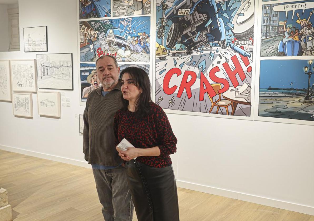 MacDiego, amigo de Mariscal y comisario de la exposición, junto a la concejala de Cultura de Avilés, Yolanda Alonso.