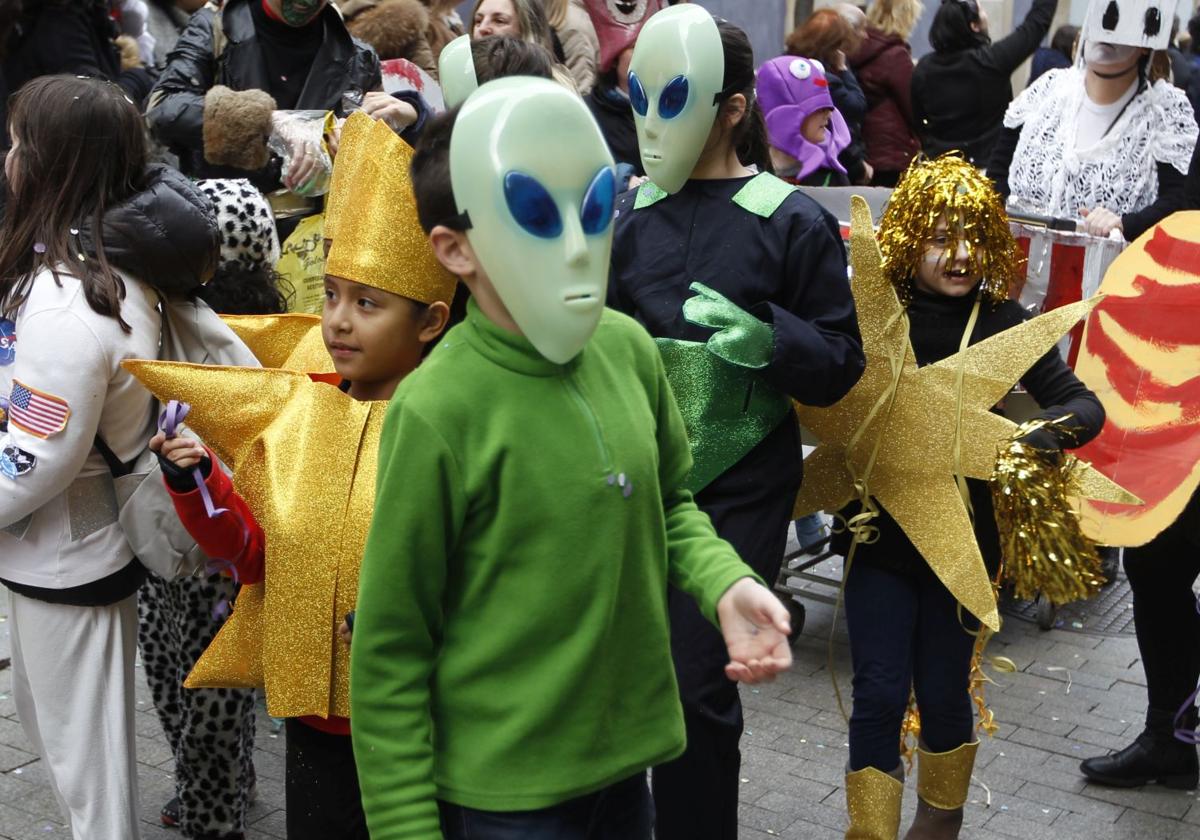 Niños disfrazados de Carnaval.