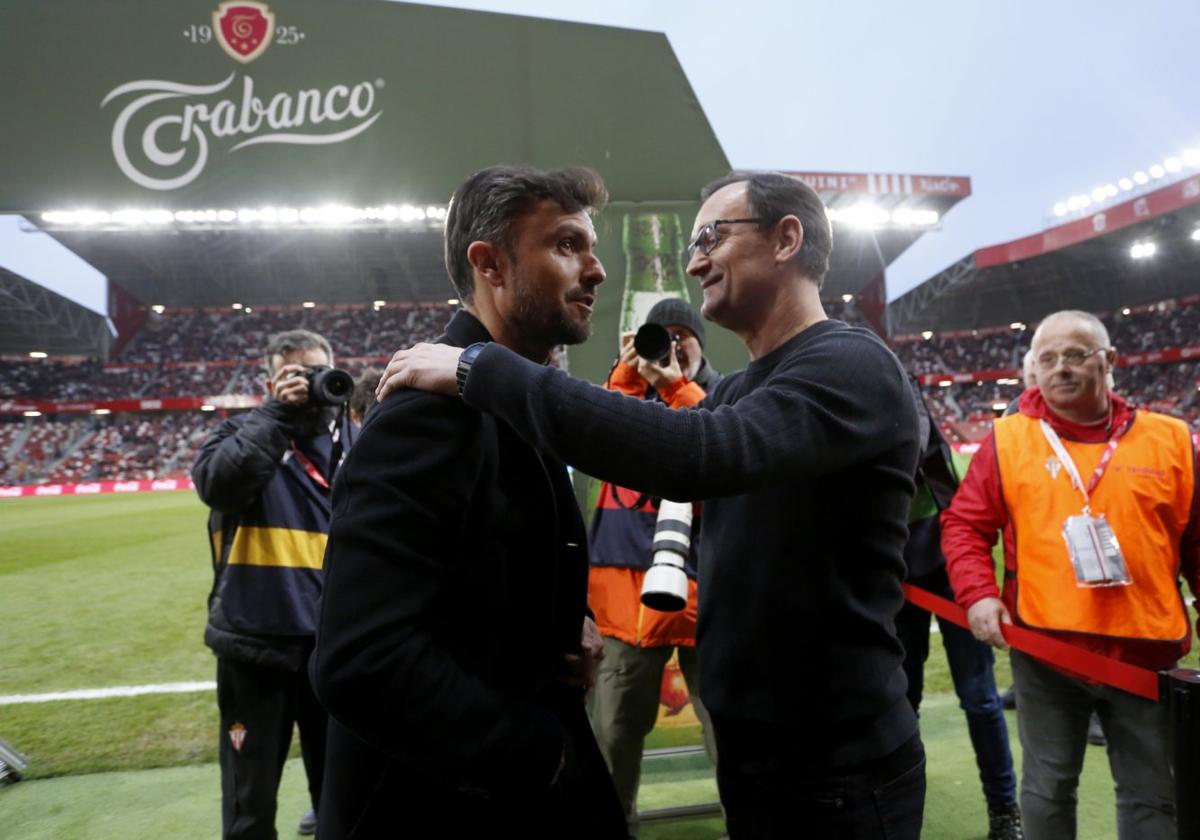 Rubén Albés y Joseba Etxeberria se saludan al inicio del encuentro.