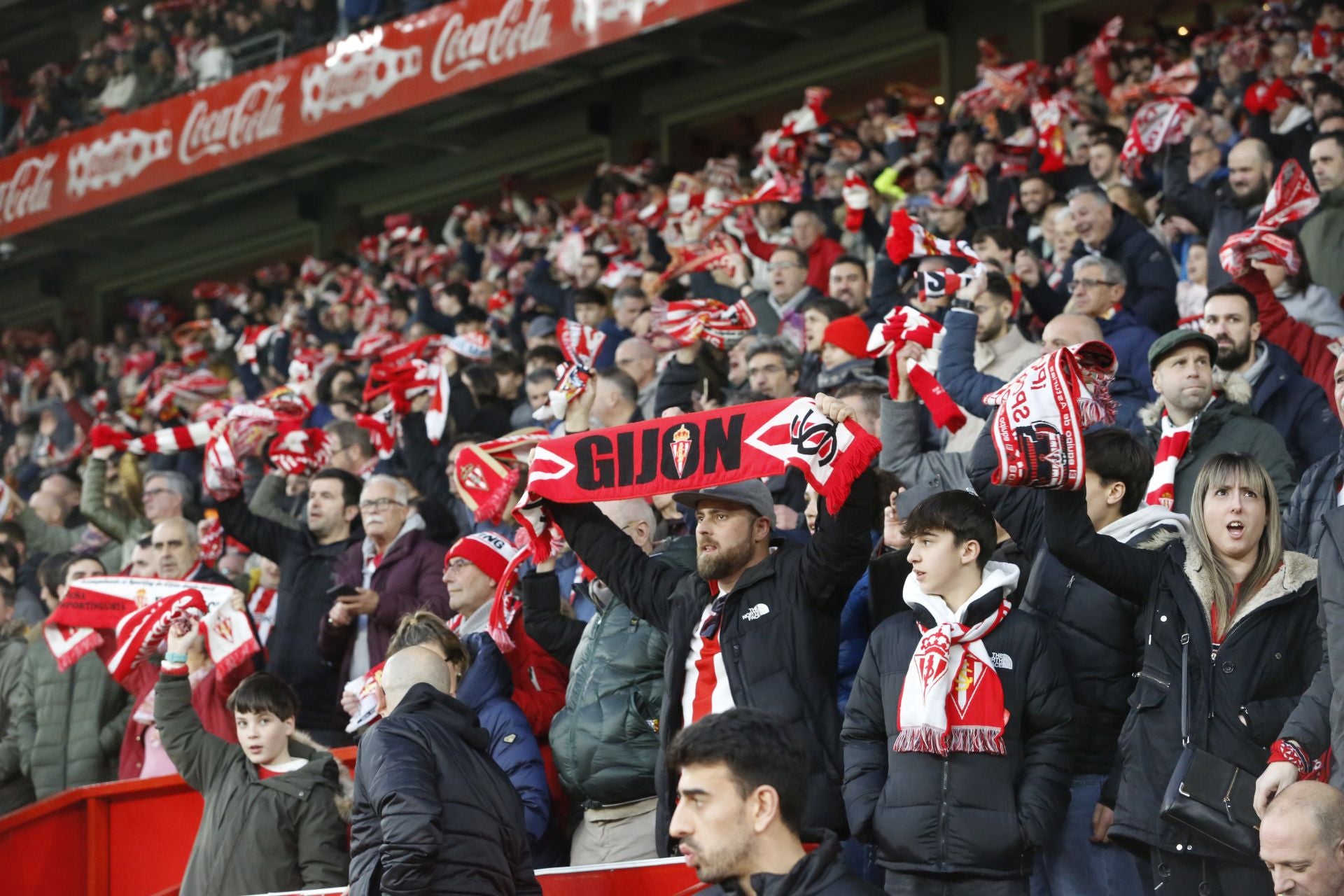 ¿Estuviste animando al Sporting frente al Eibar? ¡Búscate!