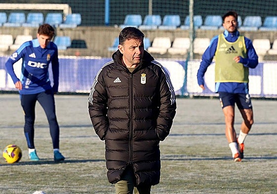 Javier Calleja, en un entrenamiento del Real Oviedo.