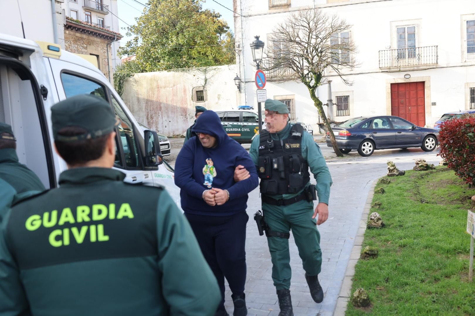 Frente al juez los cuatro detenidos en Asturias por el alijo de droga hallado tras el naufragio