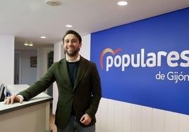 Andrés Ruiz, esta mañana, en su primera jornada como presidente del Partido Popular de Gijón.