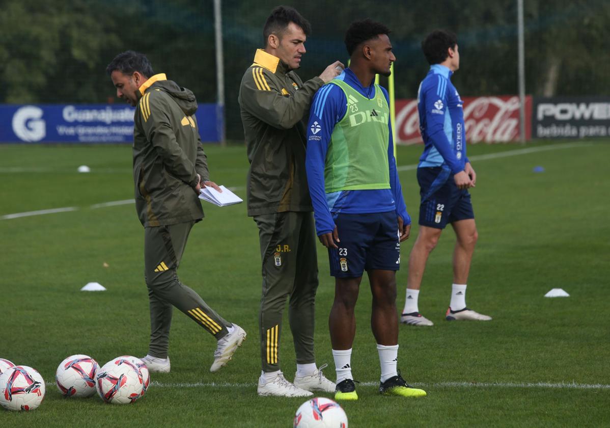 Hassan, en un entrenamiento con el Real Oviedo.