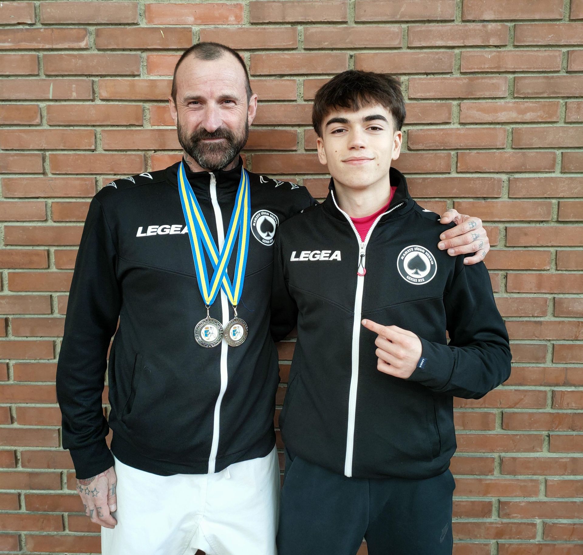 Iván Nuevo, doble medallista máster, a la izquierda.