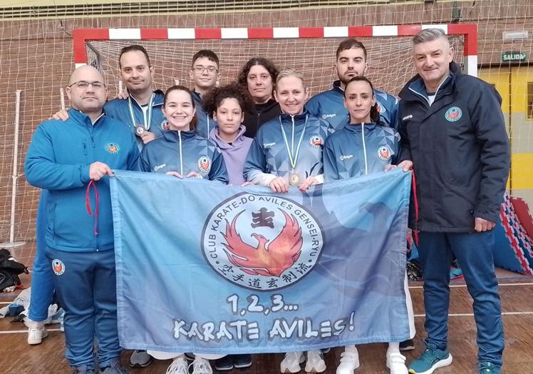 Representantes del Kárate Avilés, también con diez metales.