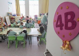 Alumnos del colegio avilesino Palacio Valdés en sus nuevas aulas.