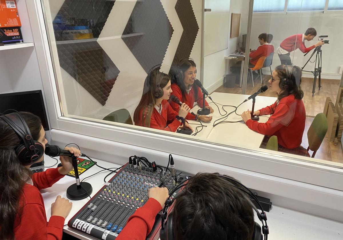 Alumnos del Colegio Corazón de María en Gijón. CODEMA