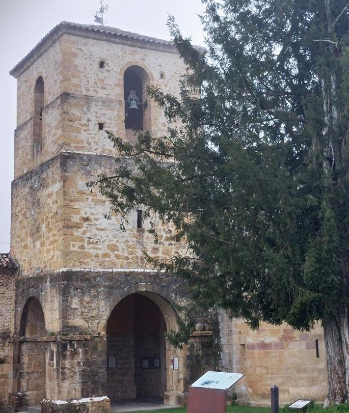 Imagen secundaria 2 - Vistas hacia el Mofrechu llegando al Arbolín/ Molino en la orilla del Sella/ Monasterio de San Pedro, en Villanueva 