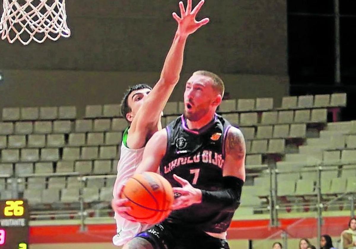 Yoeri Hoexum, del Círculo Gijón Noega, durante un partido en el Palacio de Deportes de Gijón.