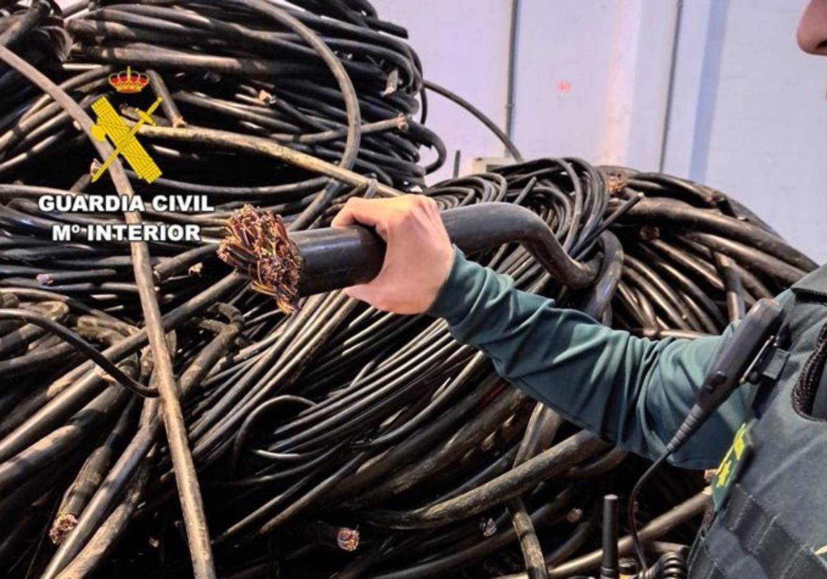 Cable de cobre recuperado en una operación en chaterrerías de La Coruña y Asturias.