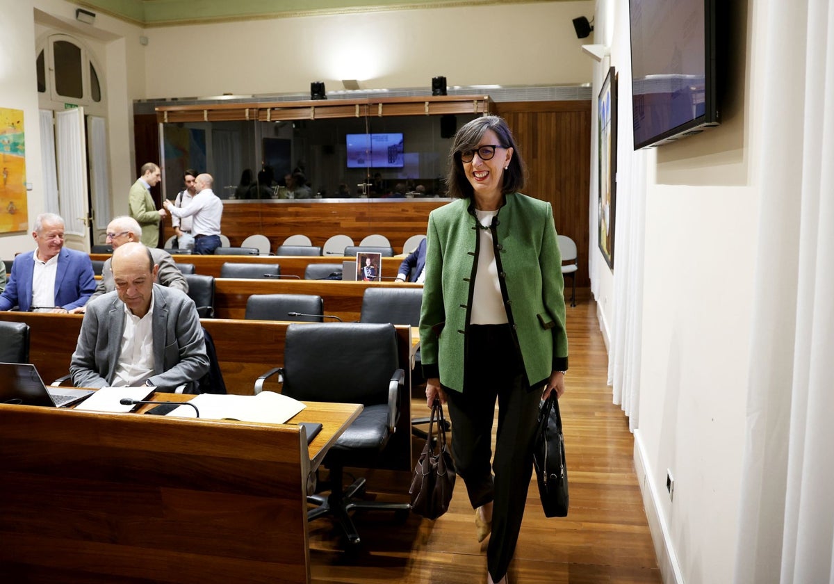 La consejera de Transición Ecológica, Nieves Roqueñí, en una sesión de la Junta General.