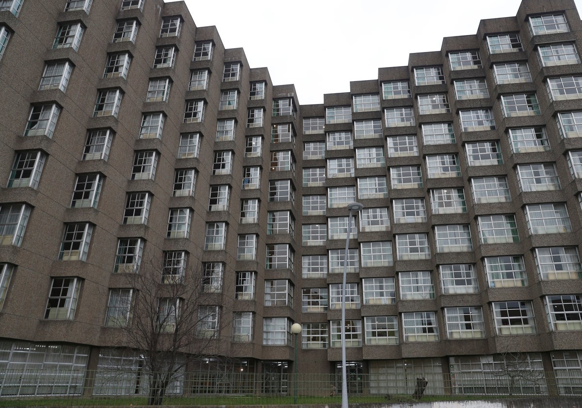 Edificio de la Residencia Mixta de Pumarín, en Gijón