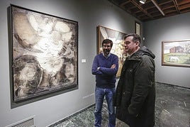 Pablo Basagoiti con Félix Fernández ante dos Antonio Suárez y con un Camín al fondo. Cuatro gouaches de Aurelio Suárez.