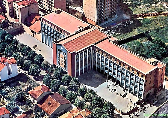 1967. Segundo proyecto del Corazón de María, cuando se reformuló al Movimiento Moderno y se construyó la iglesia.