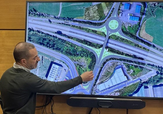El alcalde de Siero explica la nueva solución para los accesos a Parque Principado desde la A-64.
