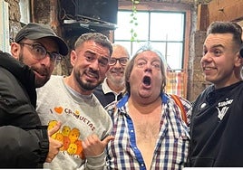 July, Pablo Cabezali, Gelu y Senén en la sidrería avilesina Casa Gelu.