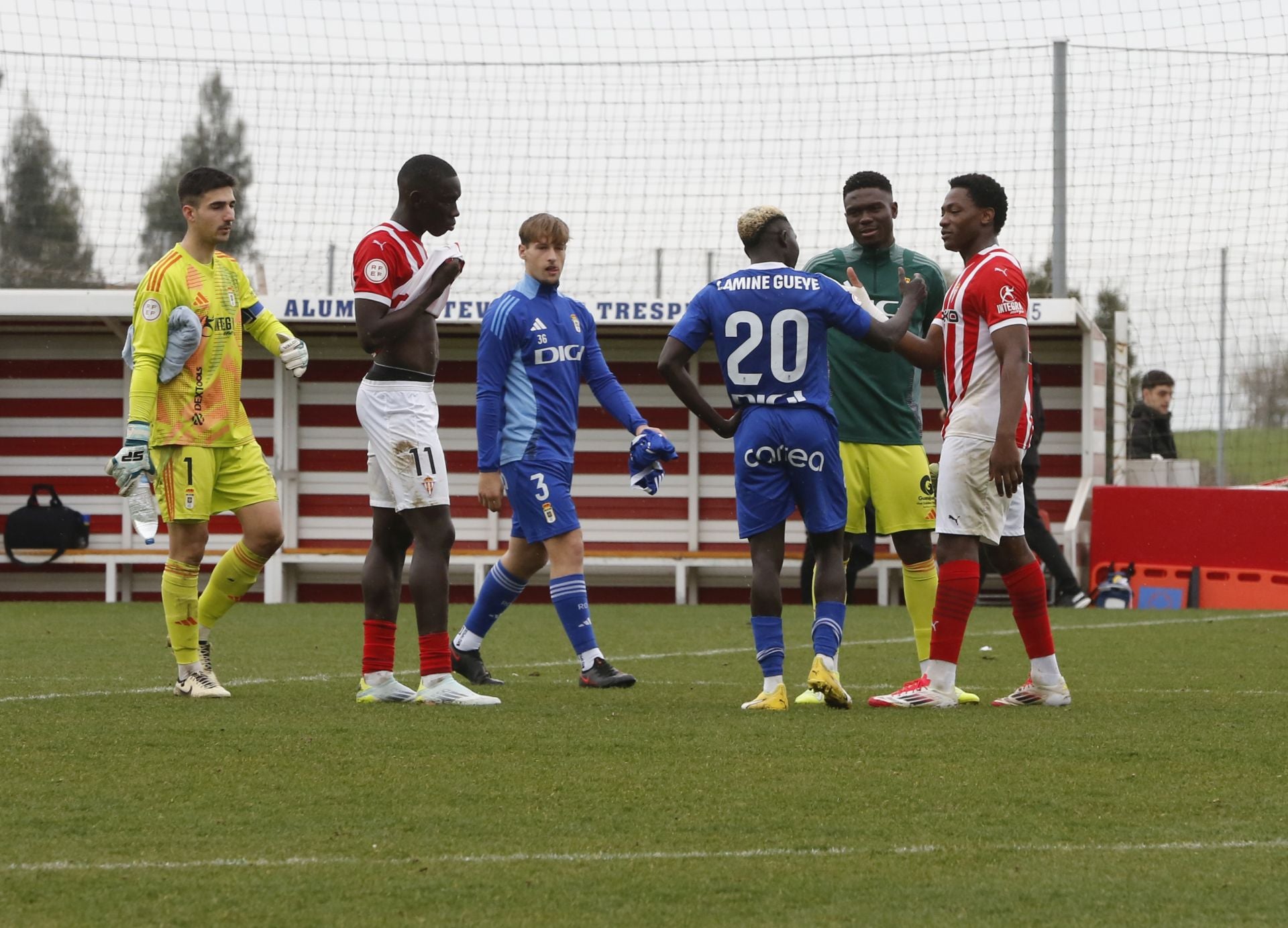 Sporting Atlético 3 - 3 Oviedo Vetusta, en imágenes