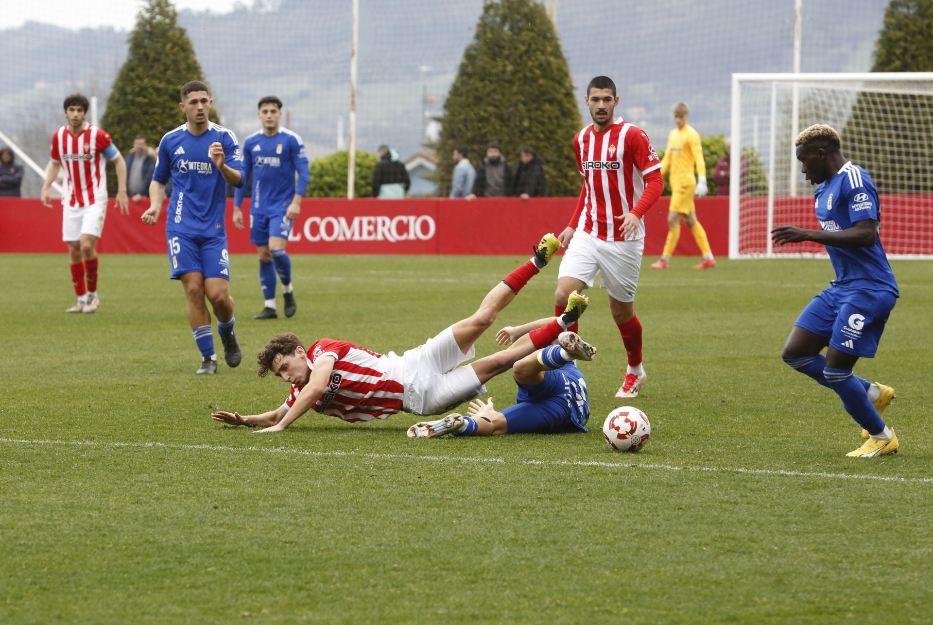 Sporting Atlético 3 - 3 Oviedo Vetusta, en imágenes