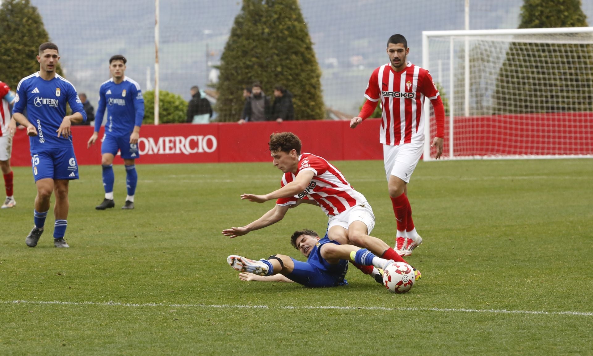 Sporting Atlético 3 - 3 Oviedo Vetusta, en imágenes