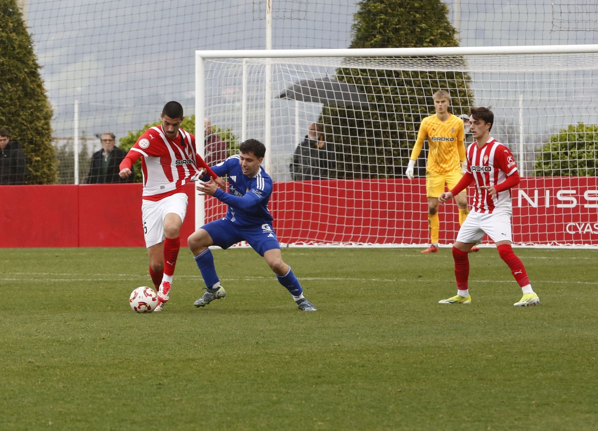 Sporting Atlético 3 - 3 Oviedo Vetusta, en imágenes