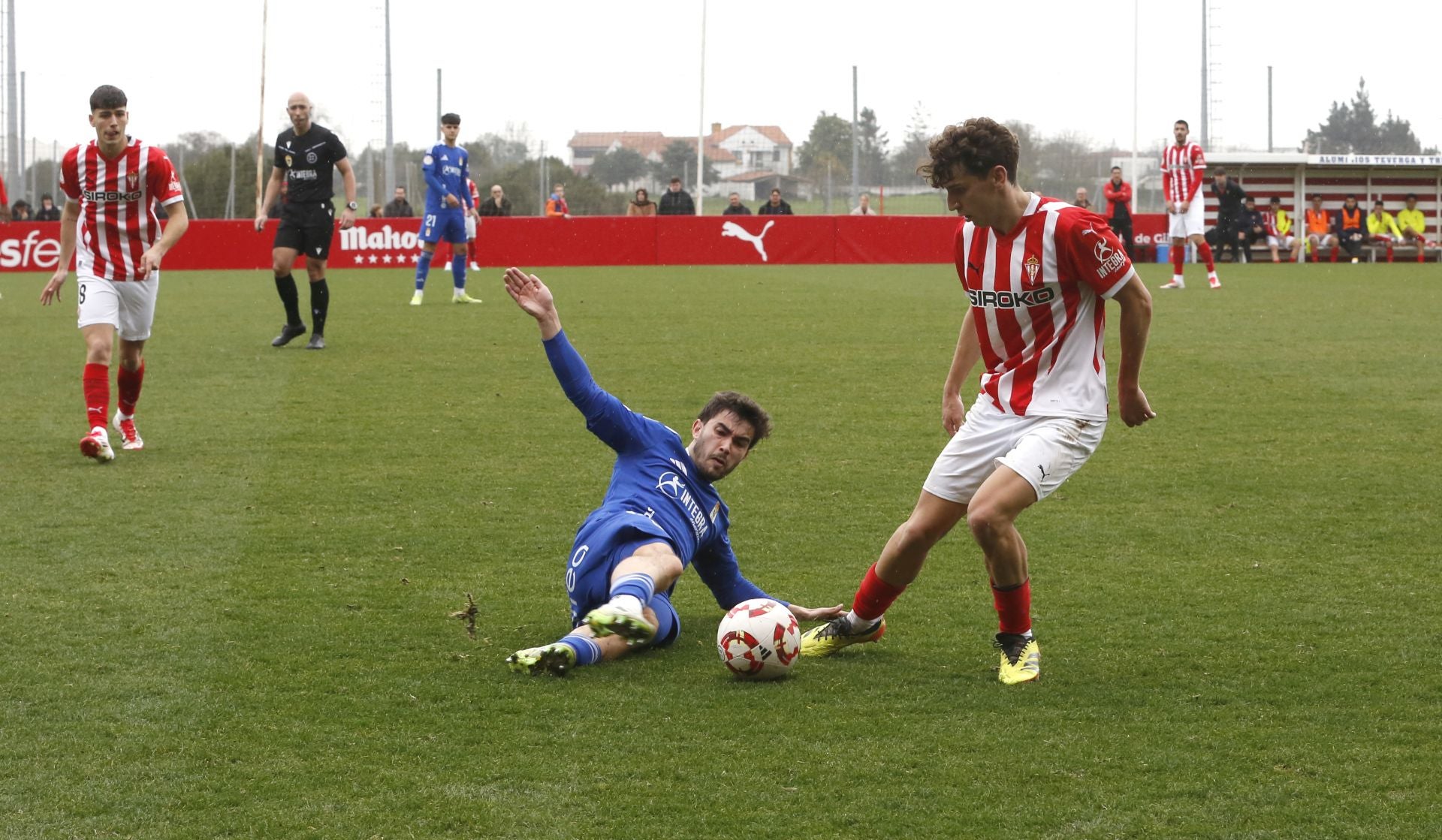 Sporting Atlético 3 - 3 Oviedo Vetusta, en imágenes