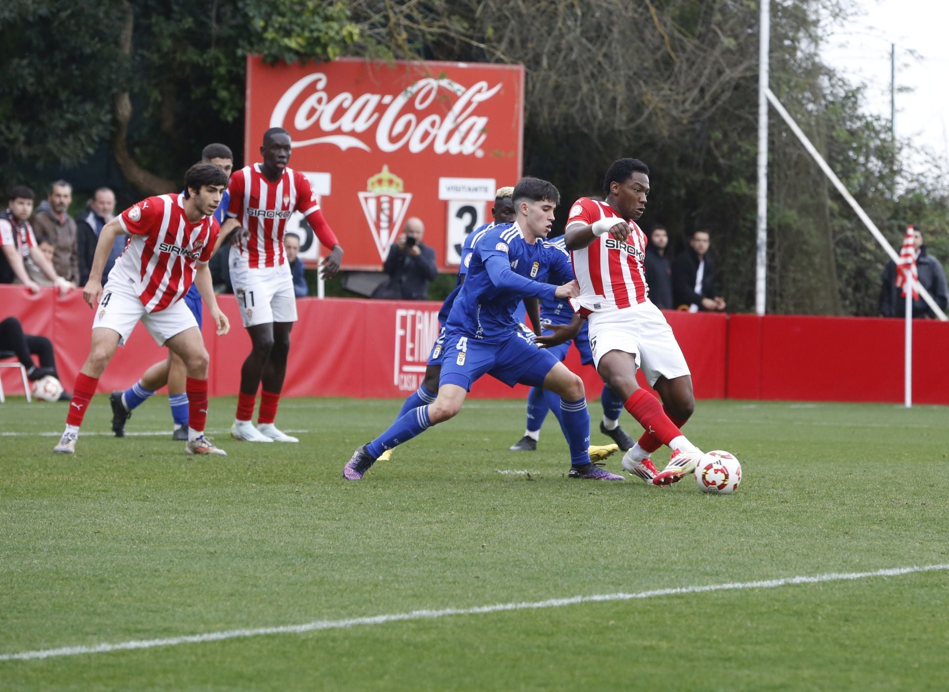 Sporting Atlético 3 - 3 Oviedo Vetusta, en imágenes