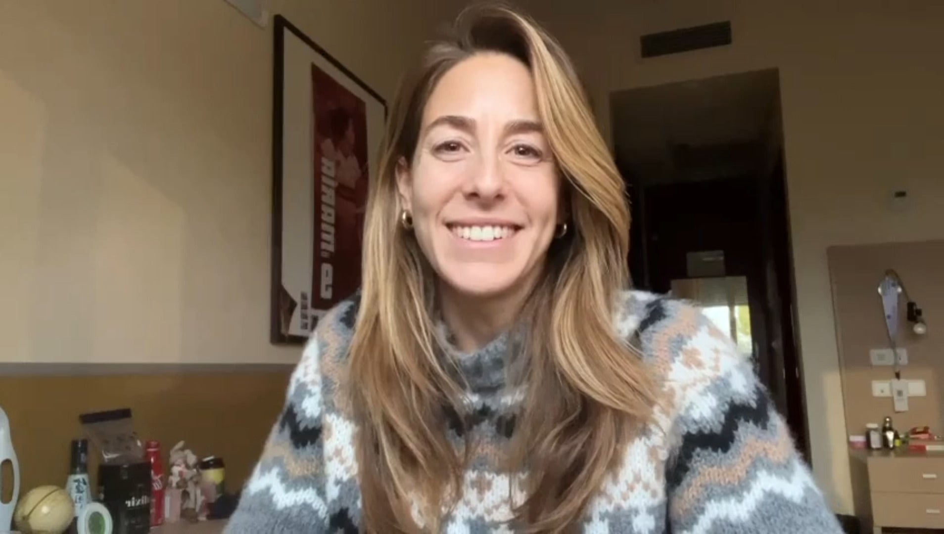 María López, jugadora de hockey hierba, felicita a EL COMERCIO