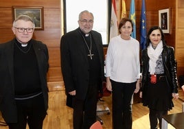 Jesús Sanz Montes, Carmen Moriyón y Purificación García, en el despacho de la alcaldesa.