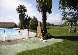 Zona de piscinas que quedará integrada en el camping proyectado en Argüero.