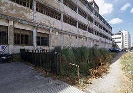 La nave de Flex, tras años de abandono.