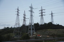Torres de alta tensión, en Gijón.