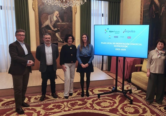 Fernando Méndez-Navia, Luis Díaz, Sara Menéndez, Ángela Pumariega, Carmen Moreno, Sergio González y Daniel González.